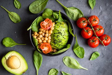 sağlıklı taze salata