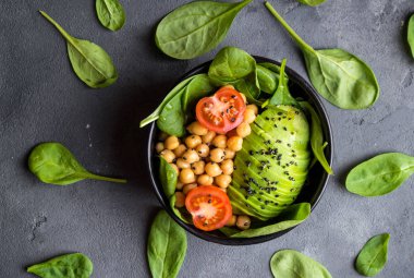 sağlıklı taze salata