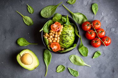 sağlıklı taze salata