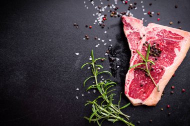 Çiğ mermer et biftek