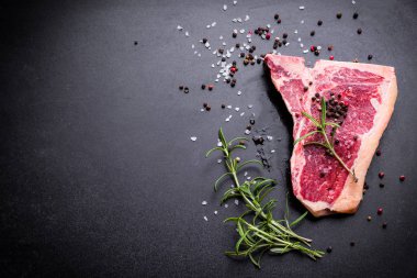 Çiğ mermer et biftek