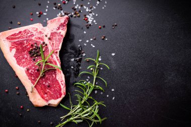 Çiğ mermer et biftek