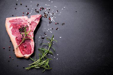 Çiğ mermer et biftek