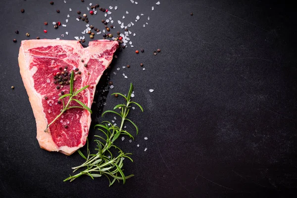 Çiğ mermer et biftek