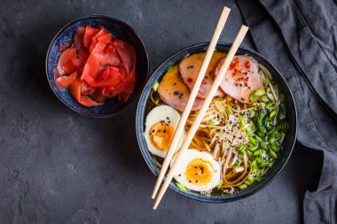 Japon çorba ramen