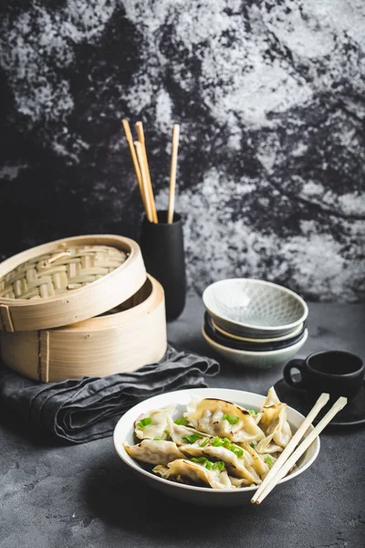 Albóndigas asiáticas en tazón — Foto de Stock