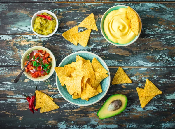 Nachos y salsas variadas — Foto de Stock