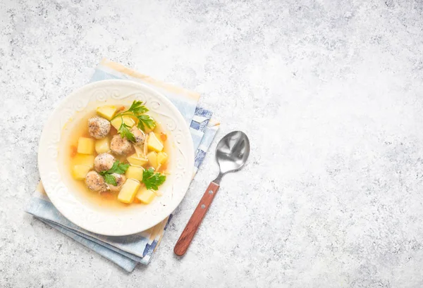 Supă de chiftele de pui — Fotografie, imagine de stoc