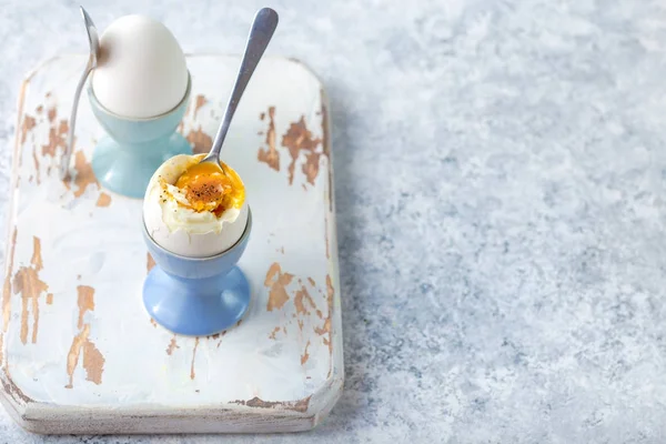 Fresh soft boiled eggs — Stock Photo, Image