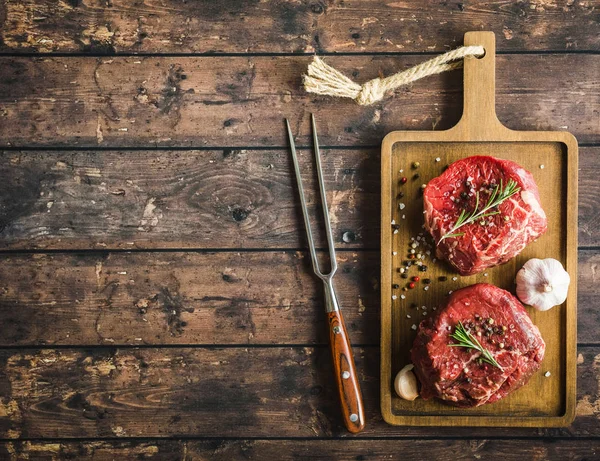 Viande Marbrée Crue Steak Filet Mignon Avec Assaisonnements Fourchette Planche — Photo