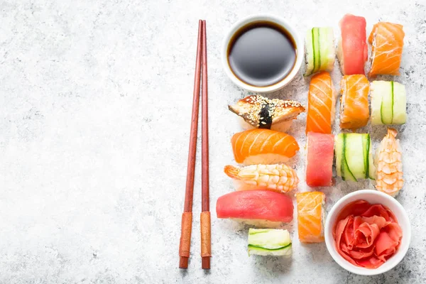 Diverse Sushi Ingesteld Witte Concrete Achtergrond Ruimte Voor Tekst Japanse — Stockfoto