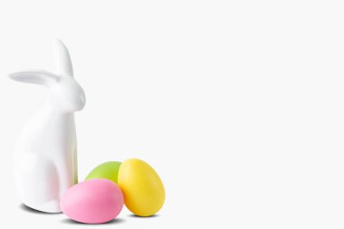 Paskalya tavşanı ve yumurta