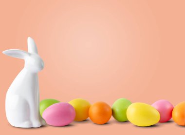 Paskalya tavşanı ve yumurta