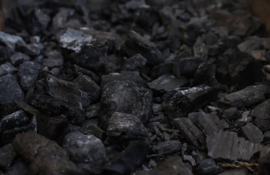 Izgarada pişirmek için siyah kömür ızgara arkaplan dokusu, boşluğu kopyala.