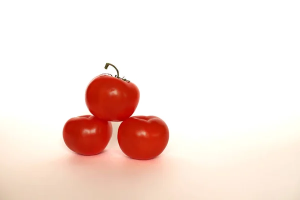 Tomate Isolée Sur Fond Blanc — Photo