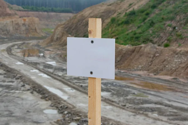 White Blank Signpost Copy Space Muddy Quarry Background — Stock Photo, Image
