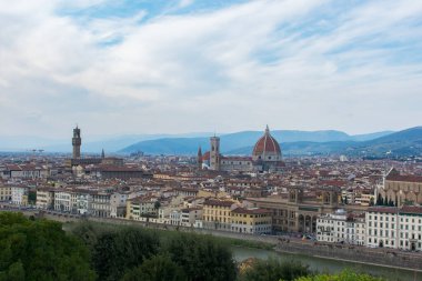 Floransa şehri manzarası ve Floransa Katedrali Kubbesi.