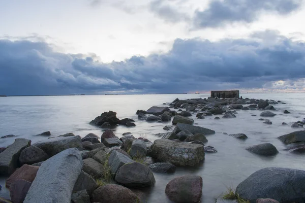 Довга Експозиція Морської Води Каменях — стокове фото