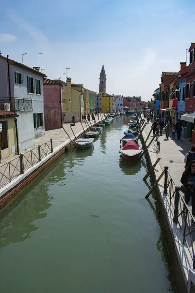 ブラノ ヴェネツィア イタリア 2019年4月17日 ブラノ島運河 カラフルな家やボート — ストック写真