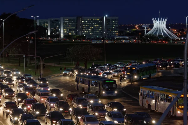 Brasilia 'daki Plano Piloto' da akşam trafiği