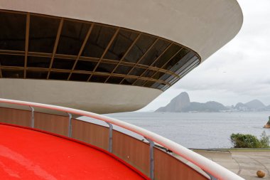 Niteroi Çağdaş Sanatlar Müzesi, Oscar Niemeyer tarafından tasarlandı.
