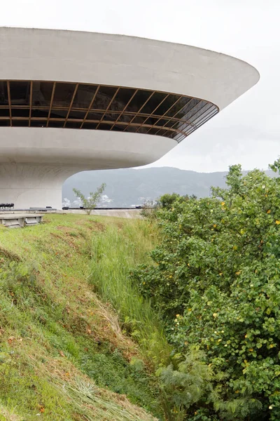 Budynek Muzeum Sztuki Współczesnej Niteroi Zaprojektowany Przez Oscara Niemeyera — Zdjęcie stockowe