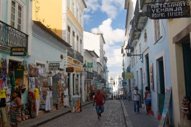 Salvador, Bahia / Brazil-29 / 5 / 2014: Bahia başkentinin eski kenti. Ticaret - hediyelik eşya, sanat, ve başka ne var?.