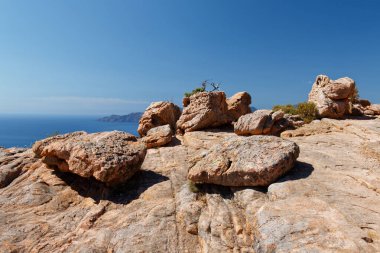 Calanques di Piana Corsica (2011). Korsika 'nın batı kıyısında aşınmış kayaların olağanüstü oluşumları.