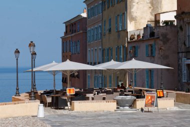 Bastia, Korsika 'da sokak kafesi (2011)