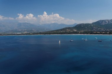 Calvi Körfezi 'nde yelkenliler (2011)