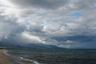 Biguglia Gölü yakınlarında bir sahil, Bastia 'nın güneyinde, sabahın erken saatlerinde (2011)