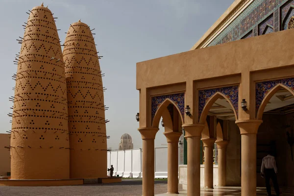 Doha, Katar-4 / 5 / 2016: Katara Kültür Köyü. Bir sanat ve kültür kompleksi, Opera Binası dahil..