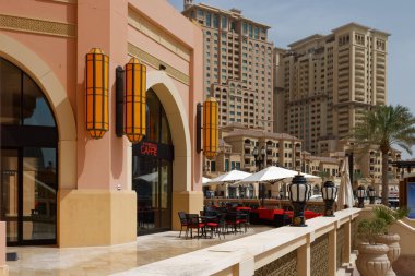 Doha, Katar-4 / 5 / 2016: Armani Kafe Pearl Katar 'daki yerleşim yerleri.