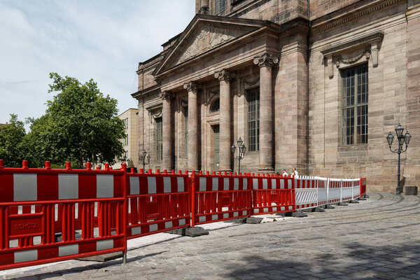 Нюрнберг / Германия-24 / 6 / 2012: Церковь Св. Елизаветы и Вайсер Турм (Белая башня) на заднем плане
..
