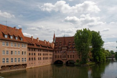 Nuremberg / Almanya-24 / 6 / 2012: Müze 'den Pegnitz nehrinin kıyısı.