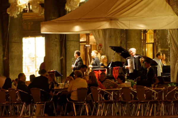 Sept 2011 Vue Nuit Piazza San Marco Les Gens Restaurant — Photo