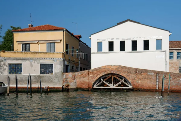 Sep 2011 Barrio Remoto Murano Con Abridor Reparación Moderno Edificio — Foto de Stock