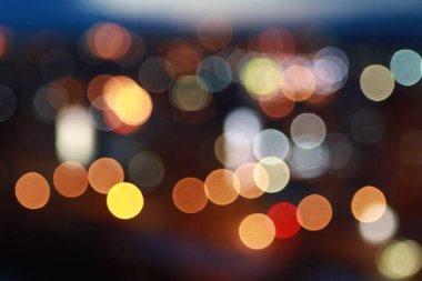 Odaklanmamış mavi-beyaz arka plan bokeh 'i. Odaklanamıyorum. Bokeh soyut dokusu. Odaklanmış arka plan. Bulanık parlak ışık