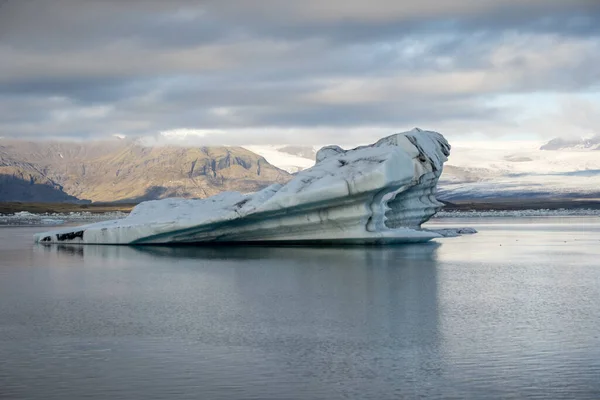 アイスランドのヨークサルロン氷河ラグーン ヴァトナヨークトル氷河 — ストック写真
