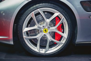 Paris, Fransa - 29 Eylül 2016: 2017 Ferrari Gtc4 Lusso T, Porte de Versailles'daki Paris Otomobil Fuarı'nda tanıtıldı