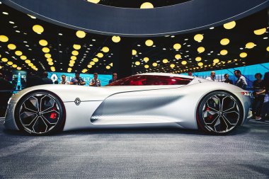 Paris, Fransa - 29 Eylül 2016: 2016 Renault Trezor Concept, Porte de Versailles'daki Paris Otomobil Fuarı'nda tanıtıldı