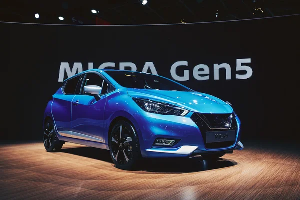 Paris, Frankrike - September 29, 2016: 2017 Nissan Micra presenterades på bilsalongen i Paris i Porte de Versailles — Stockfoto