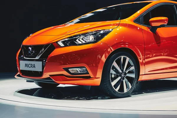 Paris, França - 29 de setembro de 2016: 2017 Nissan Micra apresentou-se no Salão do Automóvel de Paris na Porte de Versailles — Fotografia de Stock