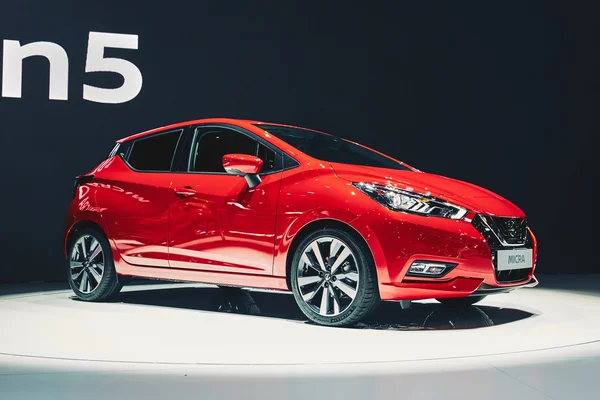 Paris, Frankrike - September 29, 2016: 2017 Nissan Micra presenterades på bilsalongen i Paris i Porte de Versailles — Stockfoto