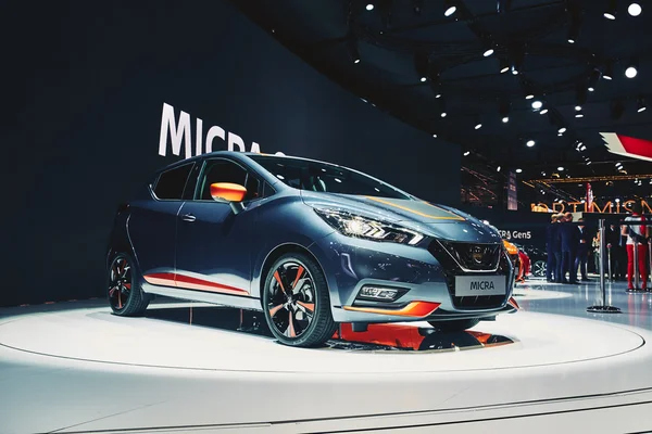 Paris, Frankrike - September 29, 2016: 2017 Nissan Micra presenterades på bilsalongen i Paris i Porte de Versailles — Stockfoto