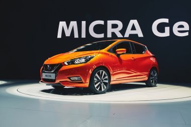 Paris, Fransa - Eylül 29, Porte de Versailles Paris Motor Show üzerinde sunulan 2016: 2017 Nissan Micra