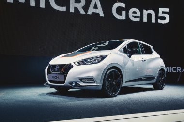 Paris, Fransa - Eylül 29, Porte de Versailles Paris Motor Show üzerinde sunulan 2016: 2017 Nissan Micra