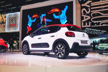 Paris, Fransa - 29 Eylül 2016: 2017 Citroen C3, Porte de Versailles'daki Paris Otomobil Fuarı'nda tanıtıldı