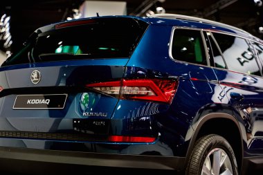 Paris, Fransa - 29 Eylül 2016: 2017 Skoda Kodiaq, Porte de Versailles'daki Paris Otomobil Fuarı'nda tanıtıldı