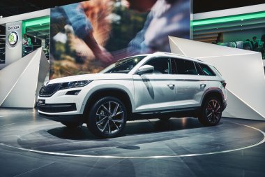 Paris, Fransa - 29 Eylül 2016: 2017 Skoda Kodiaq, Porte de Versailles'daki Paris Otomobil Fuarı'nda tanıtıldı